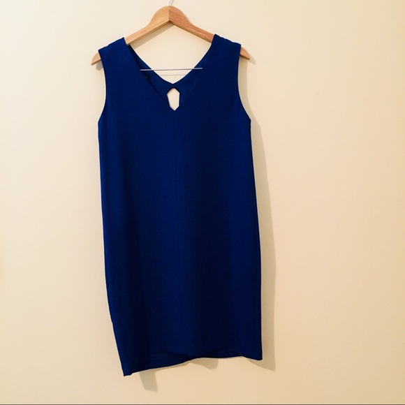 Mango | V-Neck Cut-Out Crepe Shift Dress - Picture 2 of 7